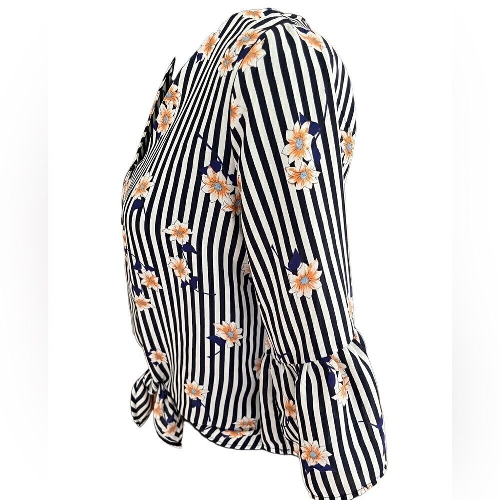 Sienna Sky navy blue/white striped tie front floral top size S - Picture 3 of 6